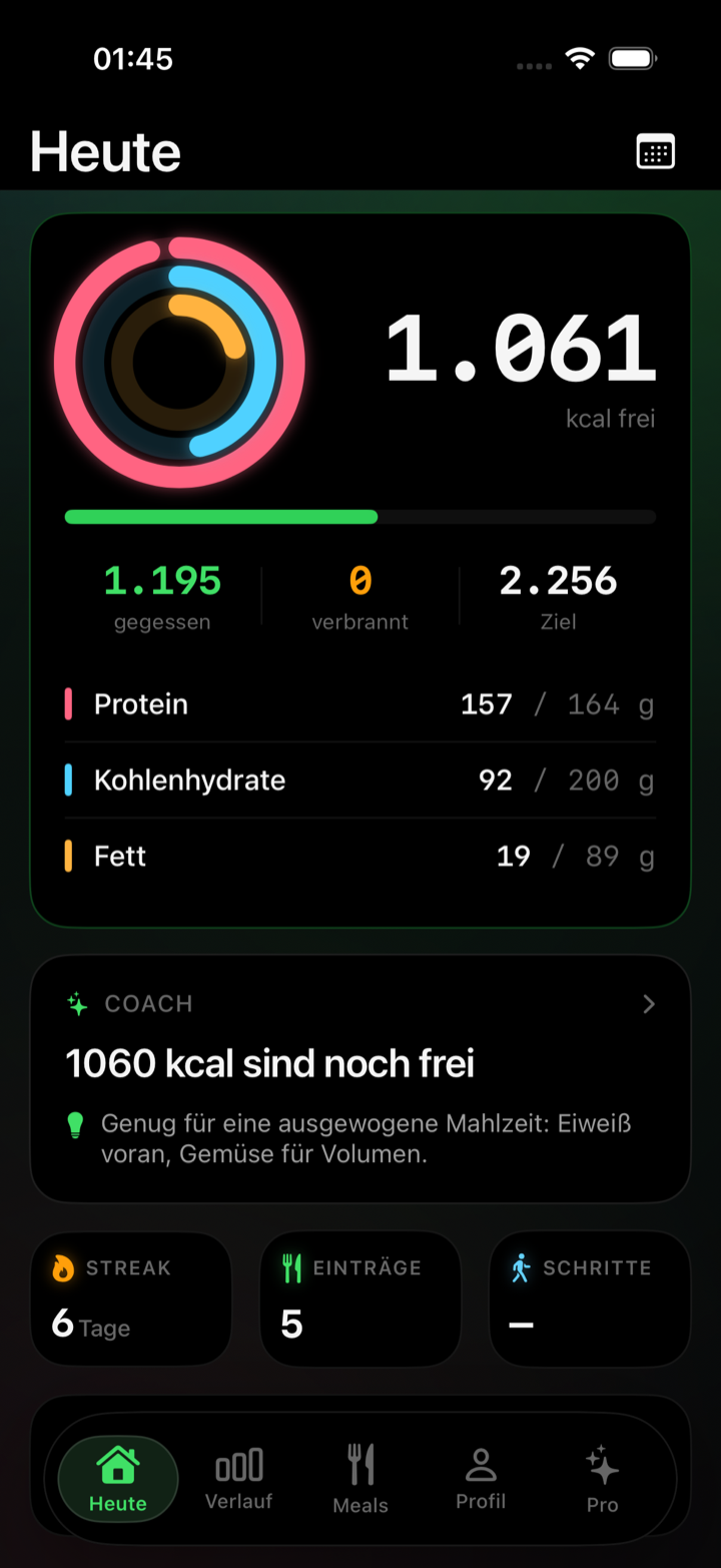 Clear Today-Ansicht: Kalorien-Ring, Makros und Coach-Karte